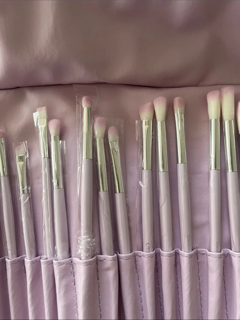 Beauty Creations Makeup Brushes Kit 24 PC - Marshmellow